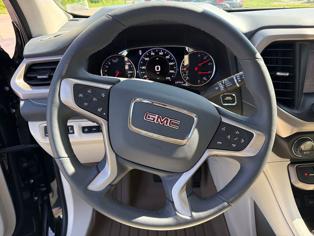 Used 2023 GMC Acadia Denali w/ Denali Ultimate Package AWD/4WD image 16
