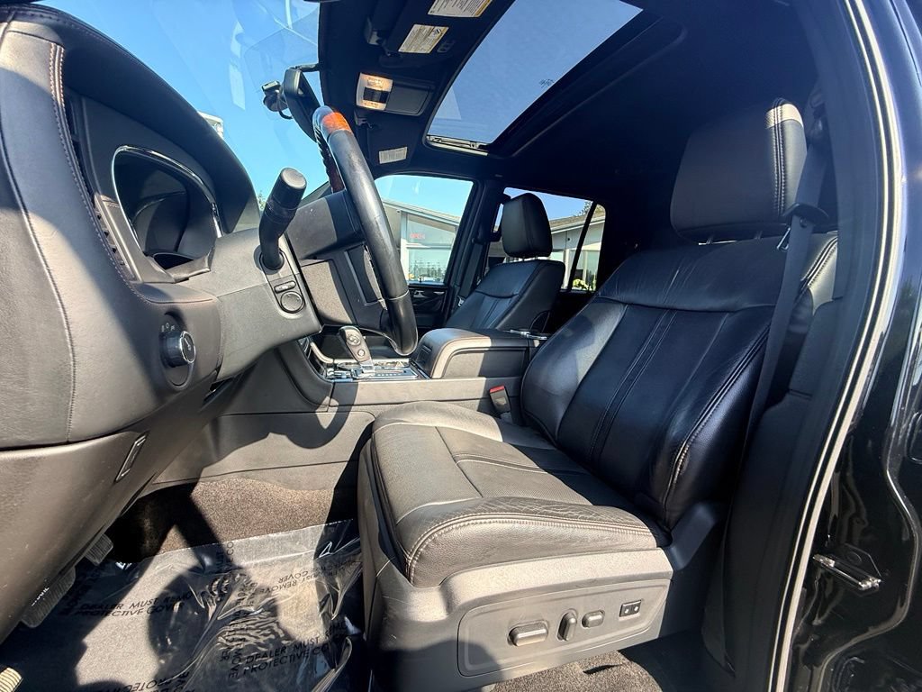 Used 2017 Lincoln Navigator Reserve AWD/4WD image 17
