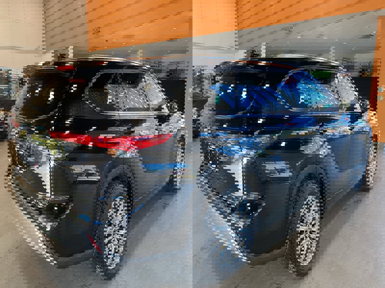 Used 2023 Toyota Highlander L image 5