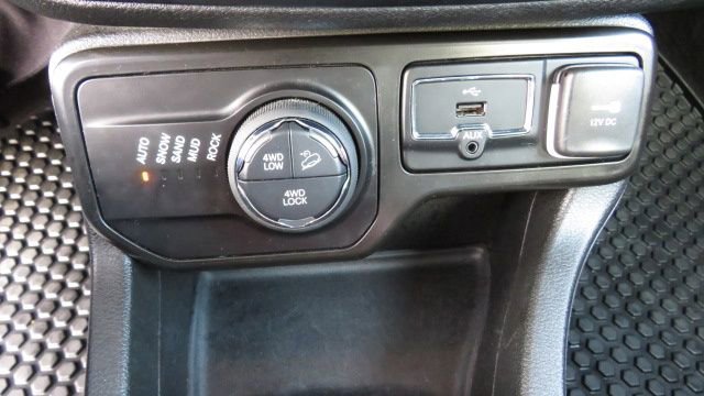 Used 2022 Jeep Renegade Trailhawk image 19