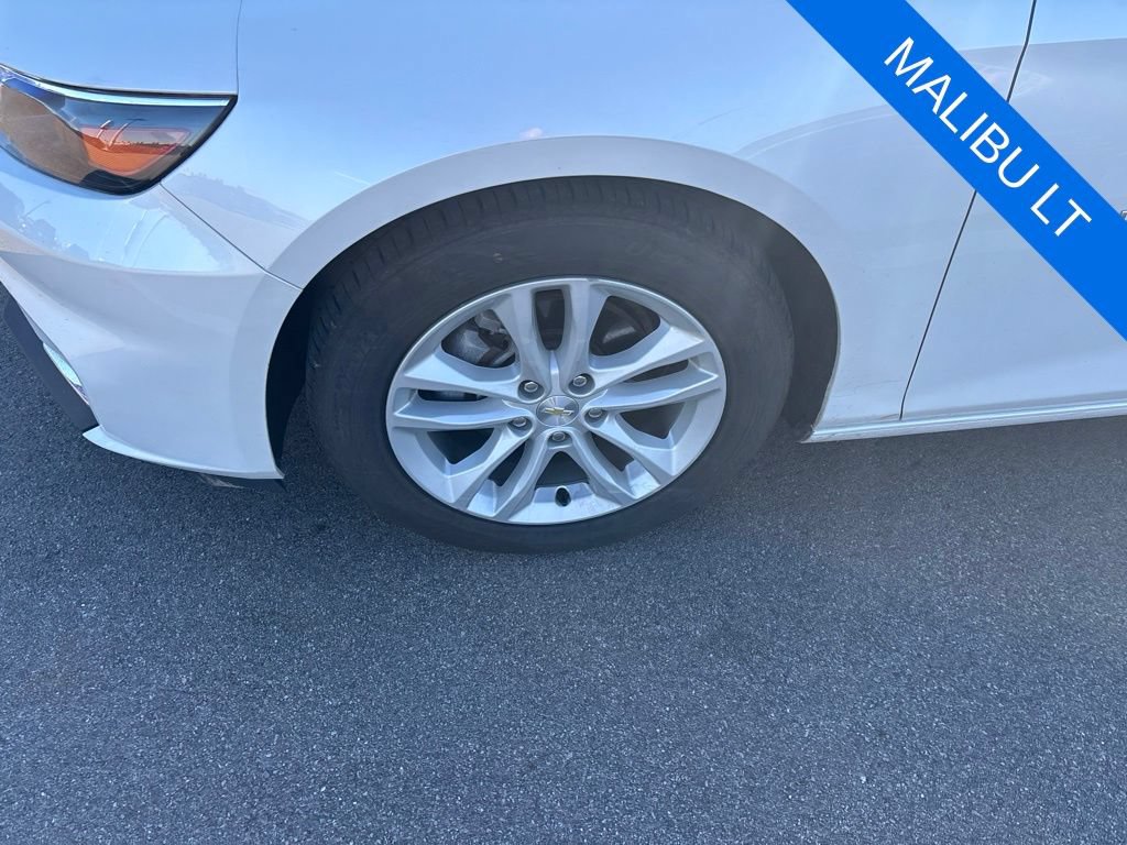 Used 2018 Chevrolet Malibu LT w/ Driver Confidence Package FWD image 4