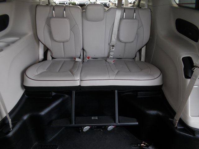 Used 2018 Chrysler Pacifica Limited w/ Tire & Wheel Group image 33