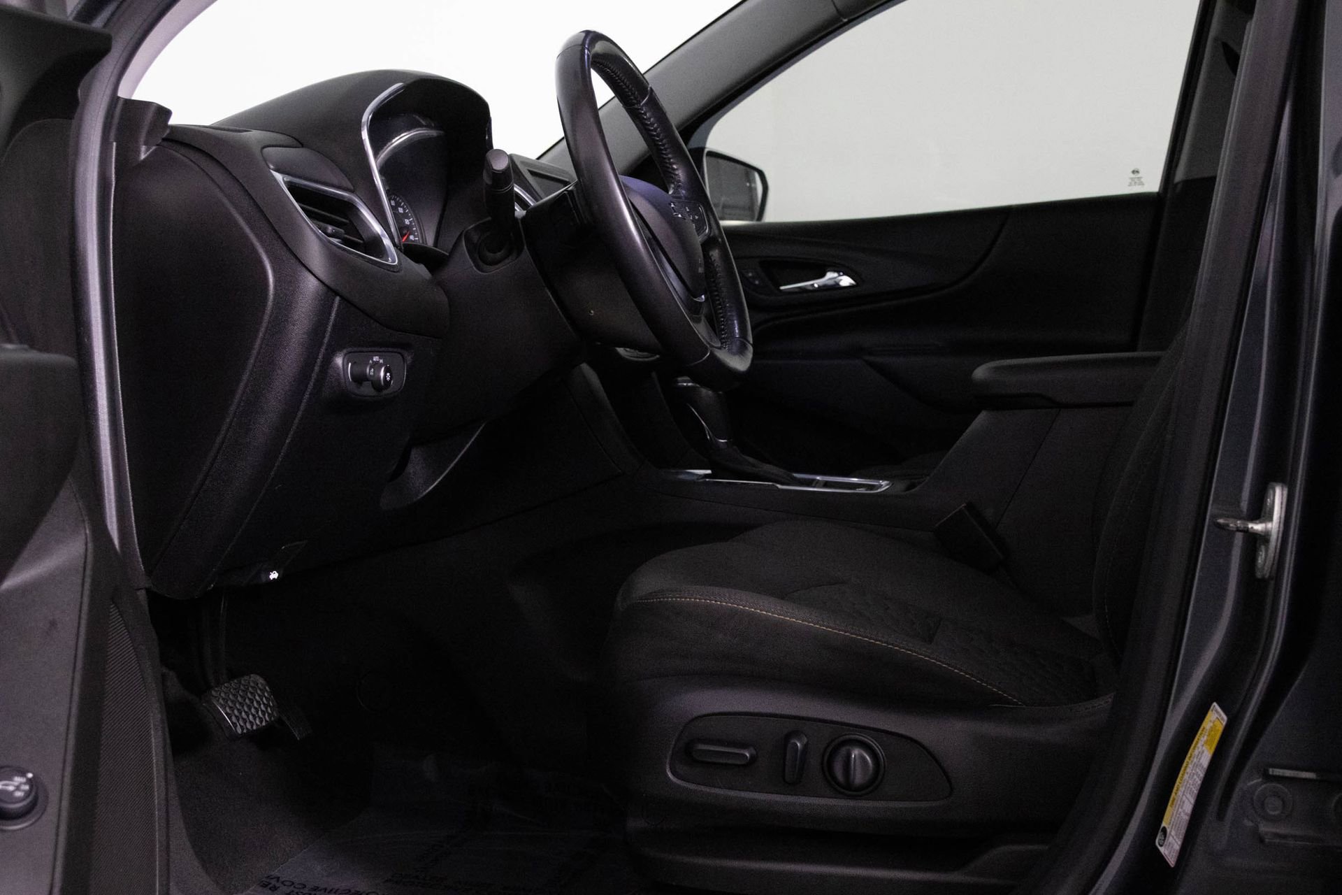 Used 2019 Chevrolet Equinox LT FWD image 17