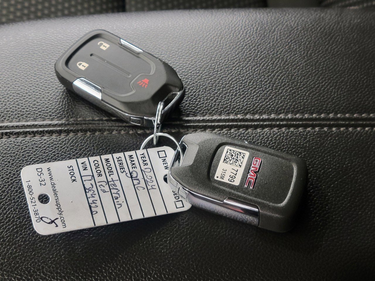 Used 2024 GMC Terrain SLE image 25