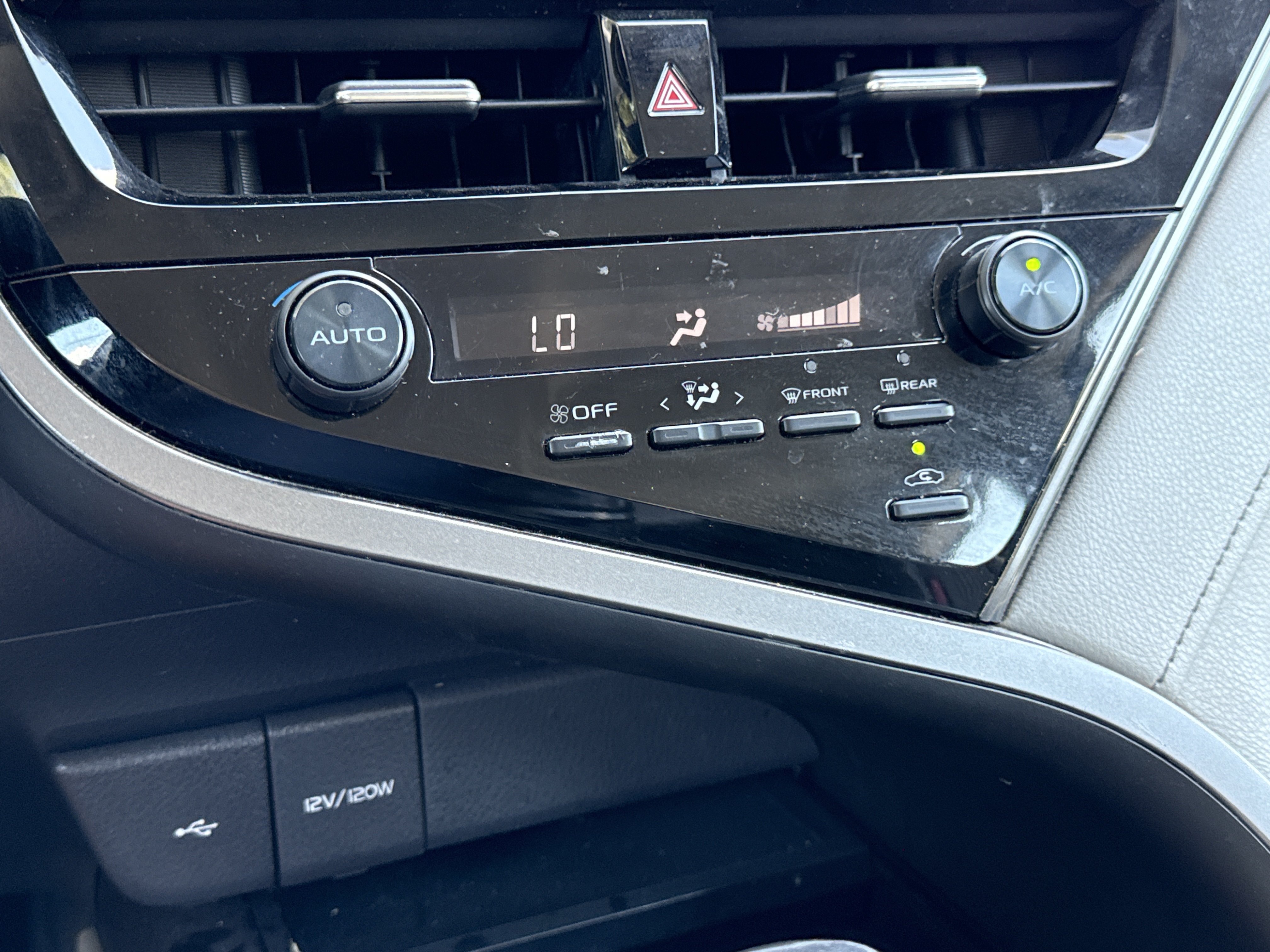 Used 2021 Toyota Camry SE FWD image 17