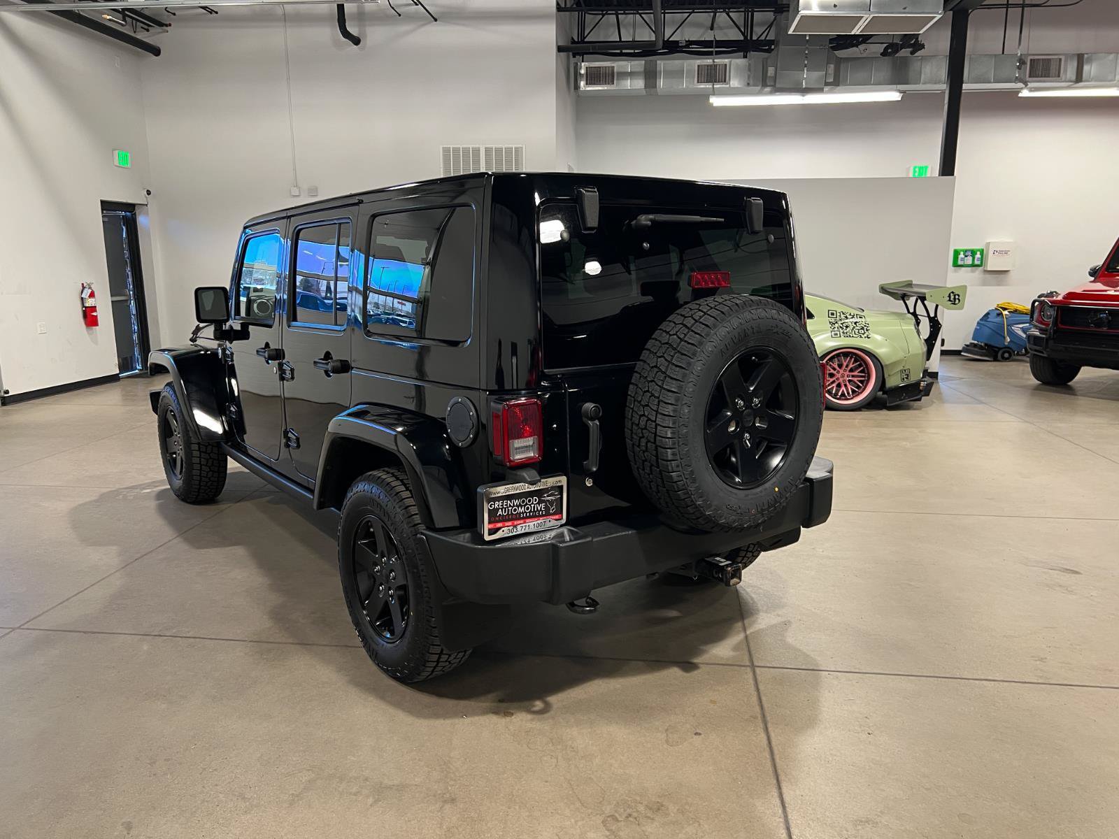 Used 2015 Jeep Wrangler Unlimited Sahara AWD/4WD image 5