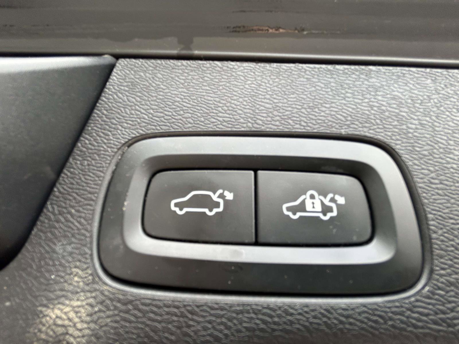 Certified 2023 Volvo XC60 B5 Ultimate w/ Climate Package AWD/4WD image 19