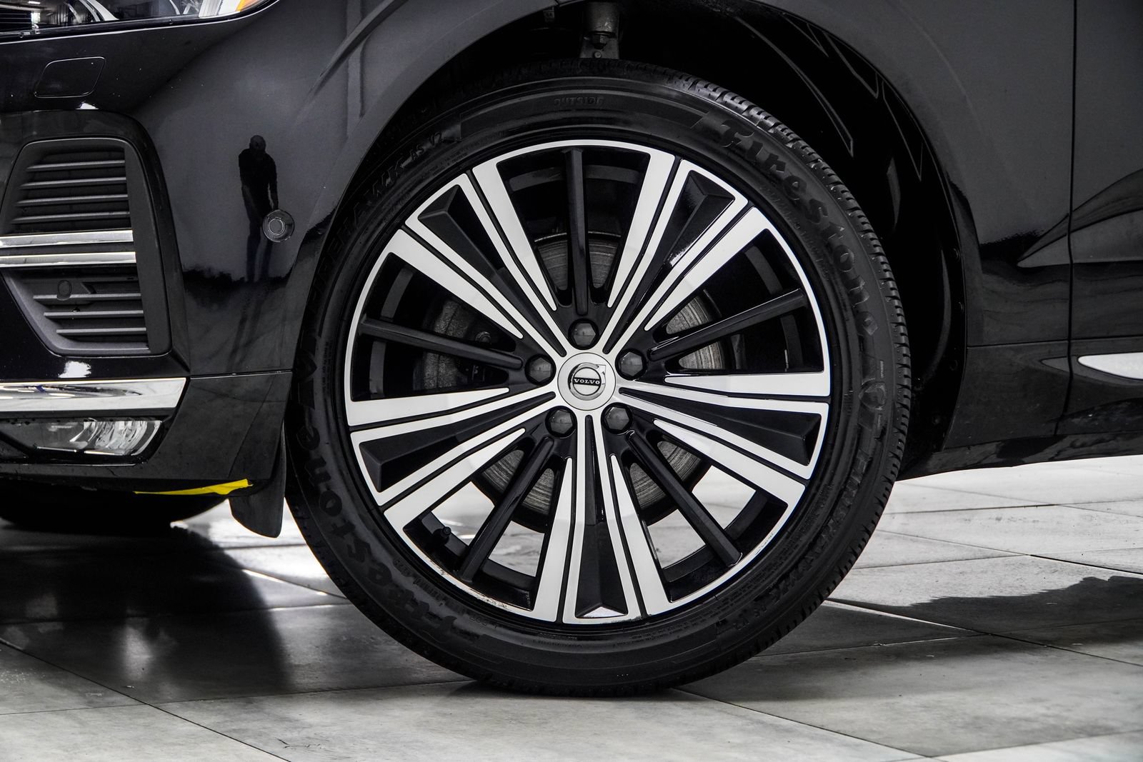 Used 2023 Volvo XC60 B5 Plus w/ Protection Package Premier FWD image 3