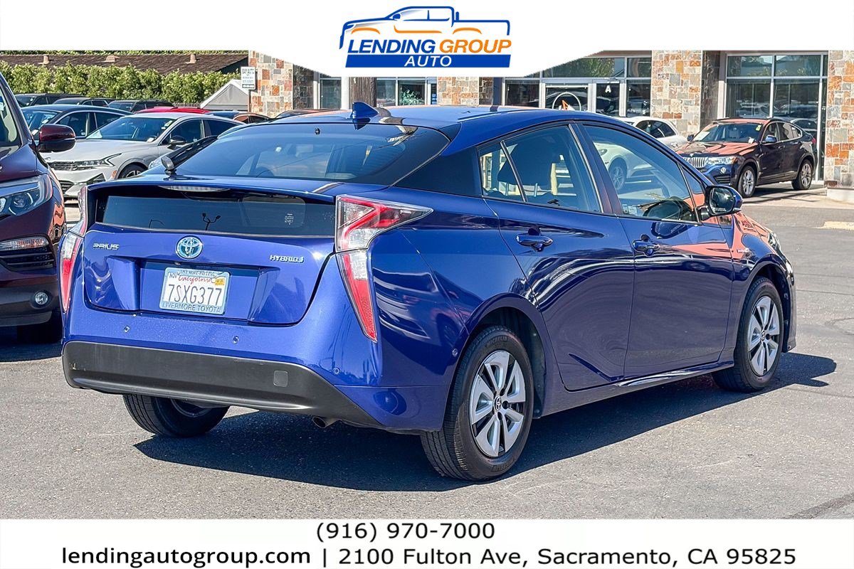 Used 2017 Toyota Prius Two w/ Prius Two Safety Plus Package FWD image 4