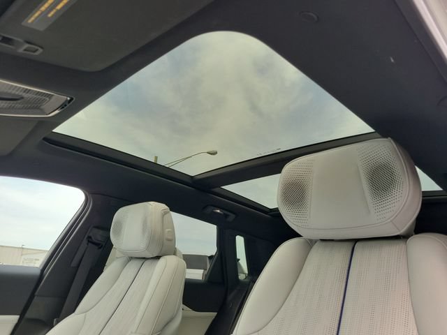 Certified 2024 Cadillac Lyriq Luxury AWD/4WD image 27