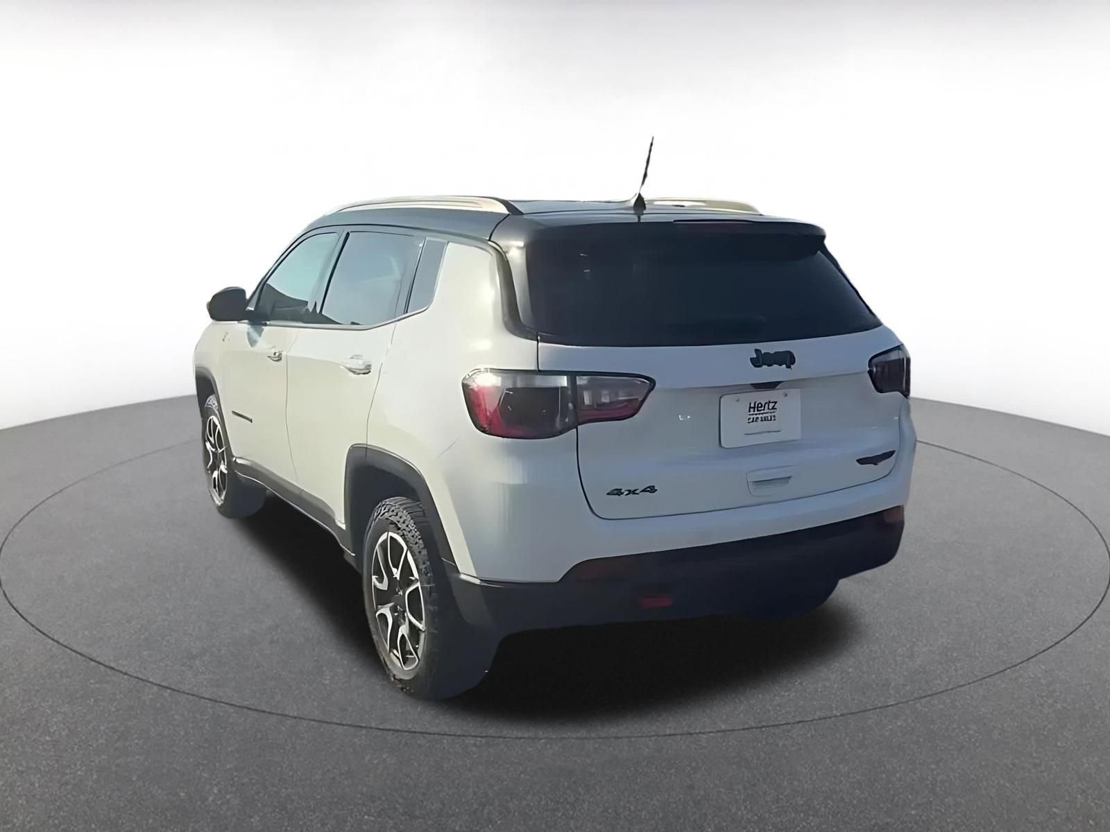 Used 2025 Jeep Compass Trailhawk image 9