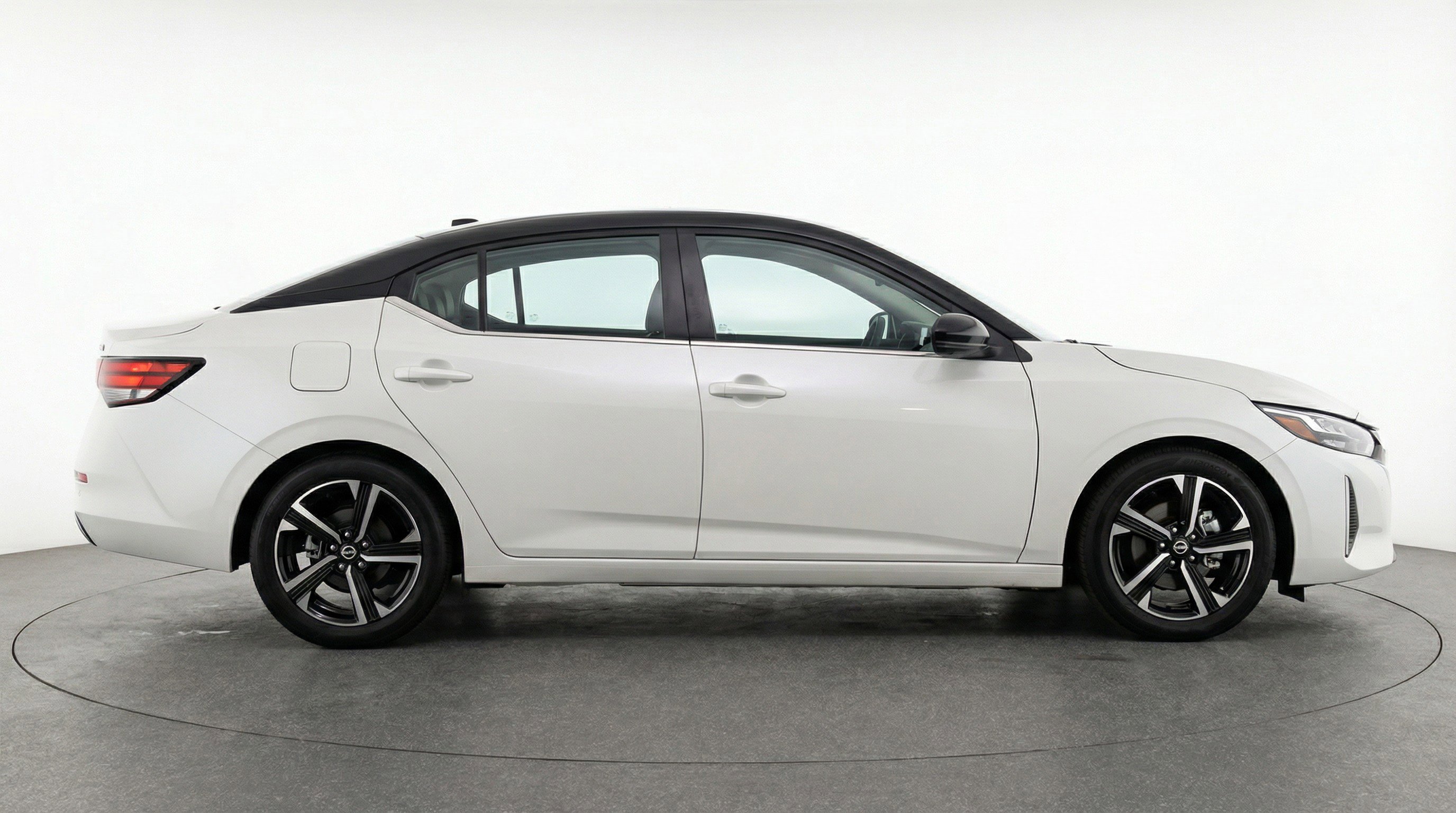 Used 2025 Nissan Sentra SV image 11