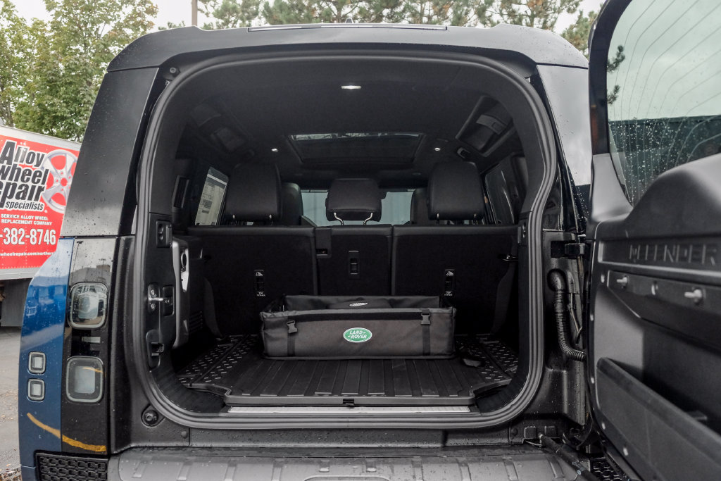 New 2026 Land Rover Defender 110 OCTA AWD/4WD image 9