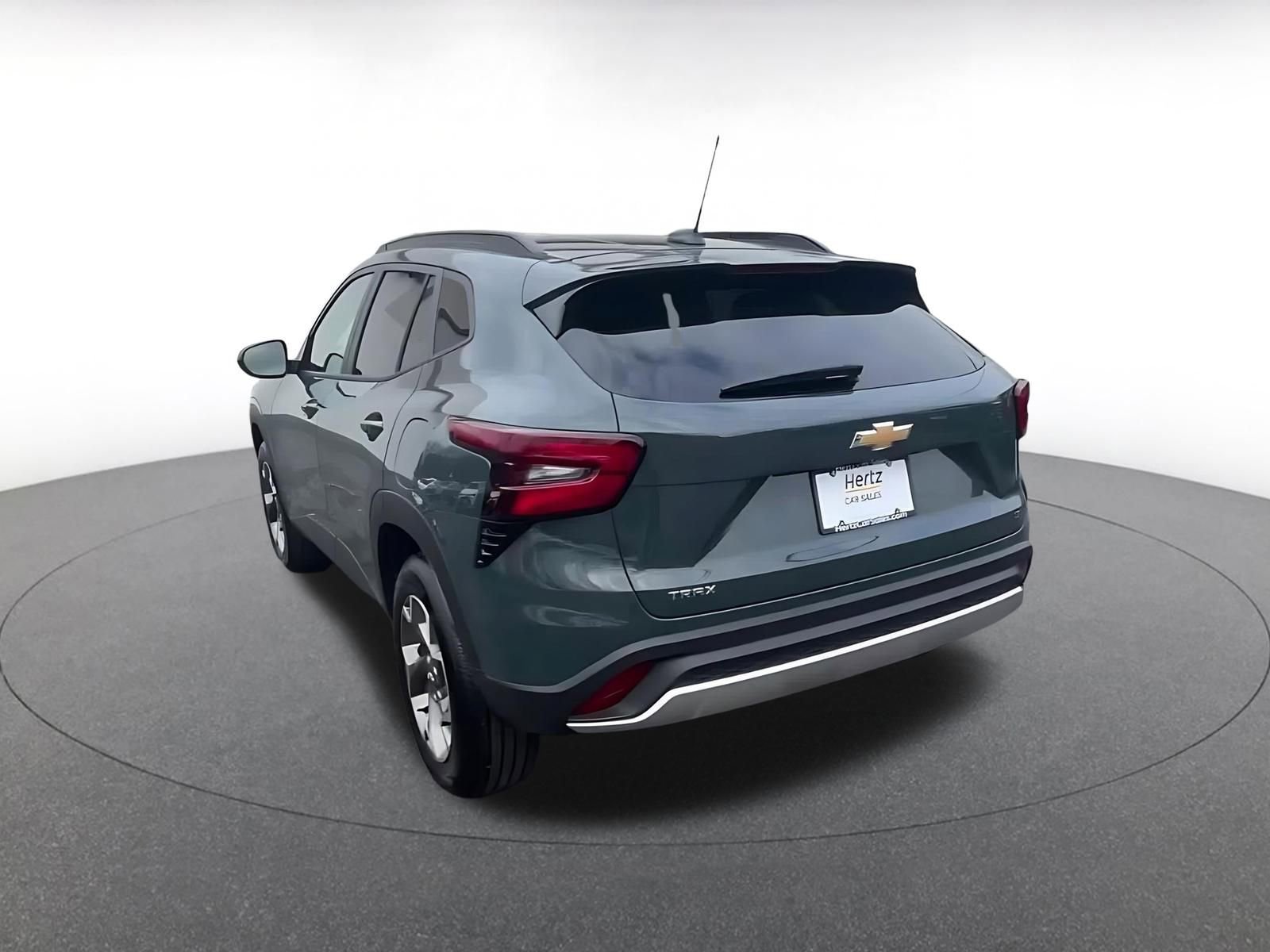 Used 2025 Chevrolet Trax LT w/ LT Convenience Package image 11