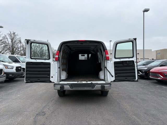 Used 2024 GMC Savana 2500 w/ Driver Convenience Package image 8
