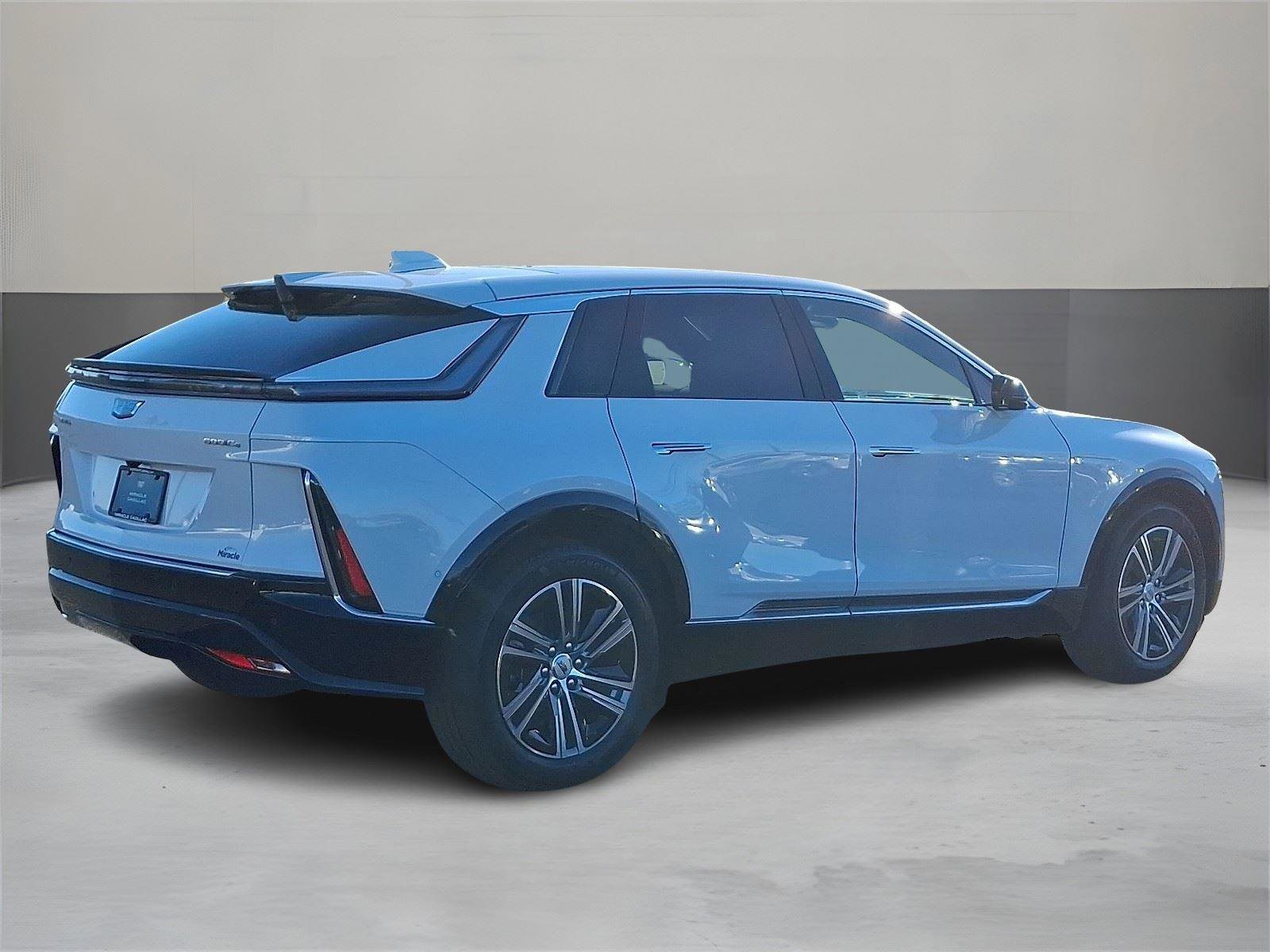 New 2026 Cadillac Lyriq Luxury image 3