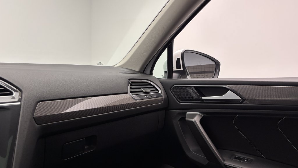 Used 2024 Volkswagen Tiguan SE w/ Panoramic Sunroof Package AWD/4WD image 26