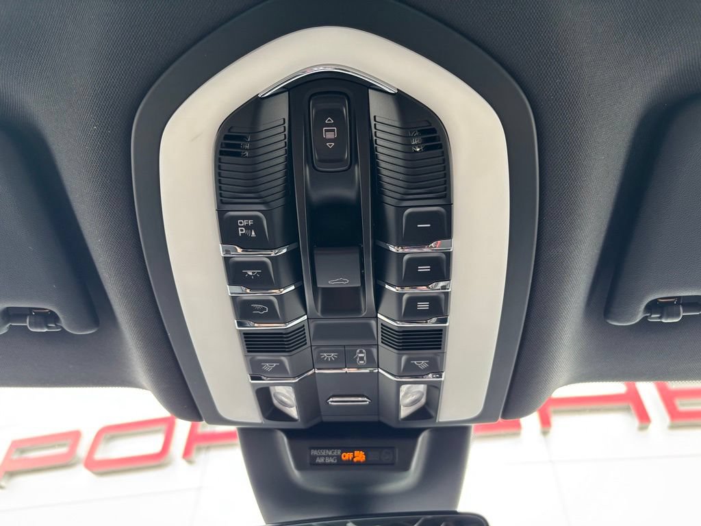 Certified 2023 Porsche Macan S AWD/4WD image 34