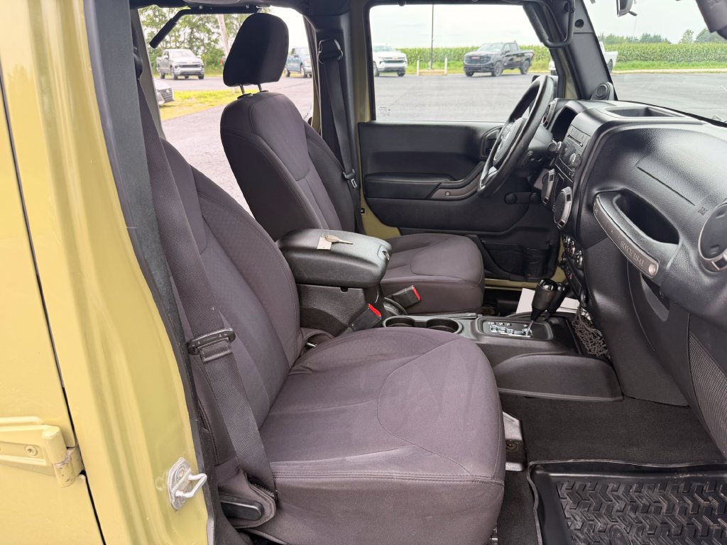 Used 2013 Jeep Wrangler Unlimited Sport AWD/4WD image 28