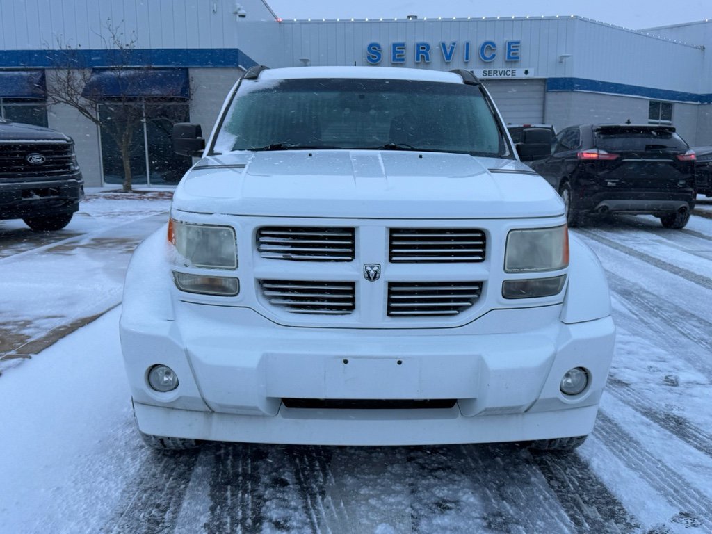 Used 2011 Dodge Nitro SXT image 2