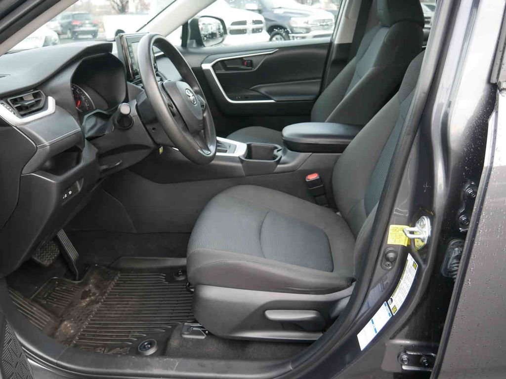 Used 2022 Toyota RAV4 LE image 25