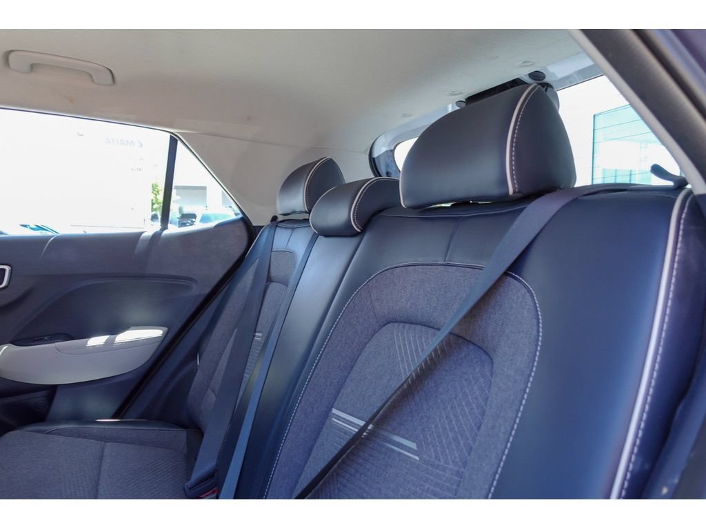 Used 2021 Hyundai Venue FWD image 28