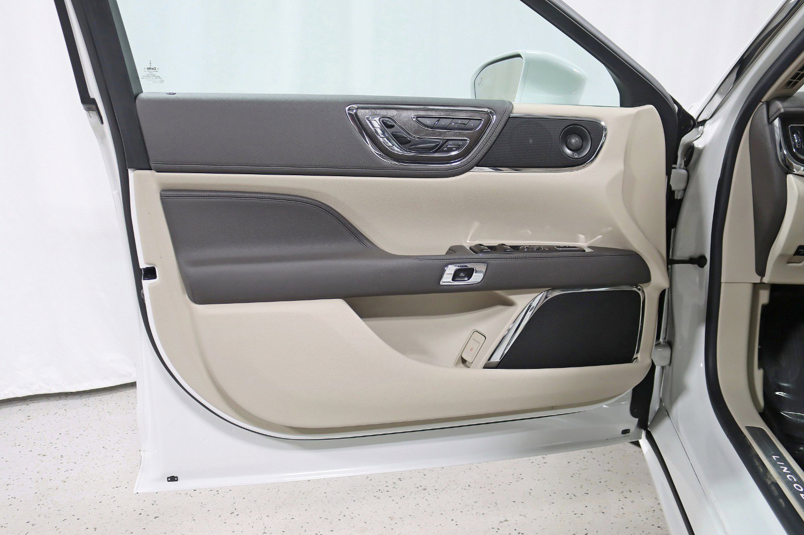 Used 2020 Lincoln Continental Reserve image 34