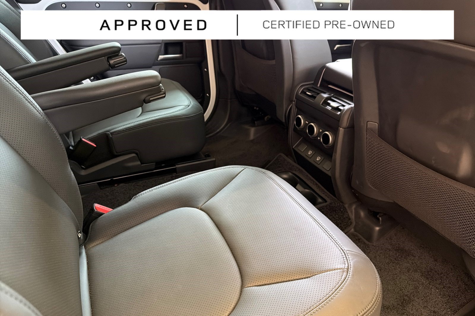 Used 2025 Land Rover Defender 130 X-Dynamic SE AWD/4WD image 35