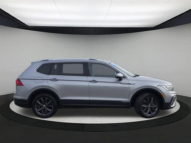Certified 2023 Volkswagen Tiguan SE w/ Panoramic Sunroof Package AWD/4WD image 8