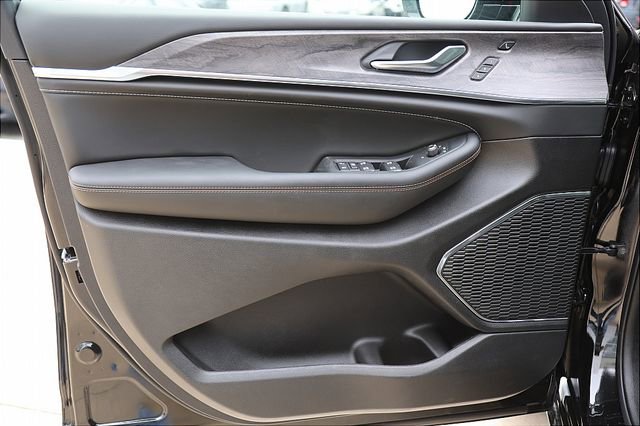 New 2025 Jeep Grand Cherokee Overland w/ Adv Protech Group III image 13