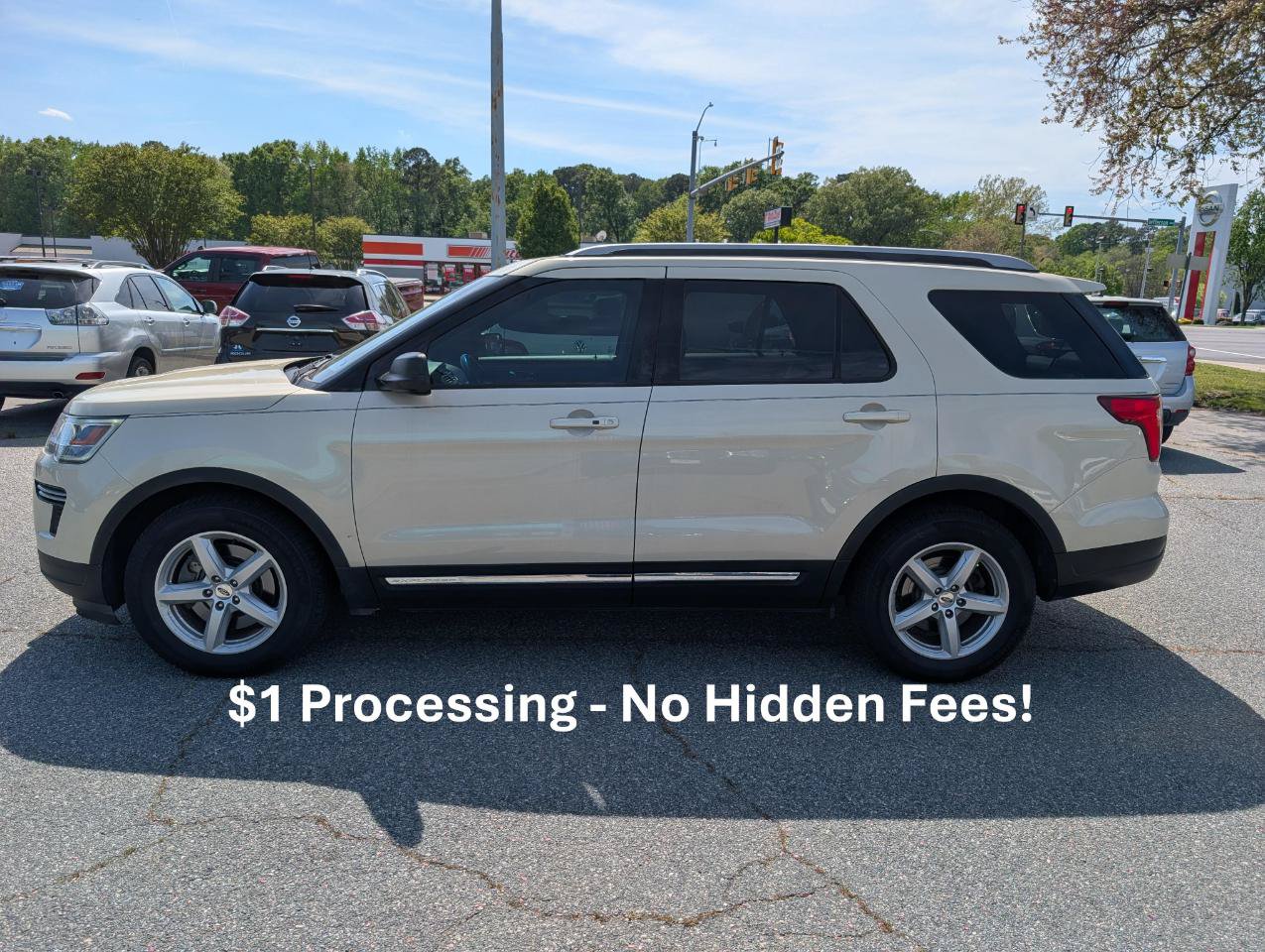 Used 2018 Ford Explorer XLT FWD image 2