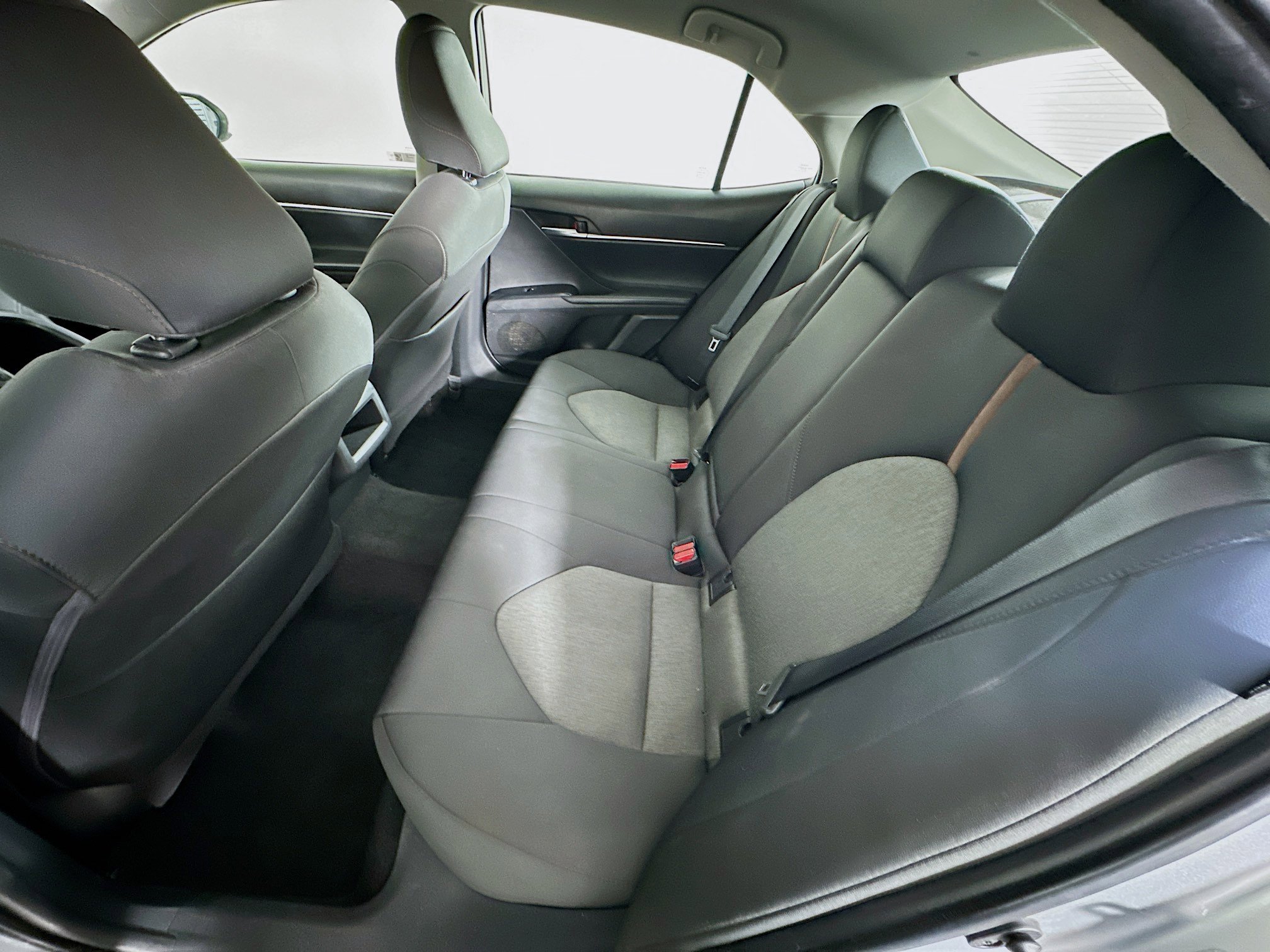 Used 2018 Toyota Camry LE image 25