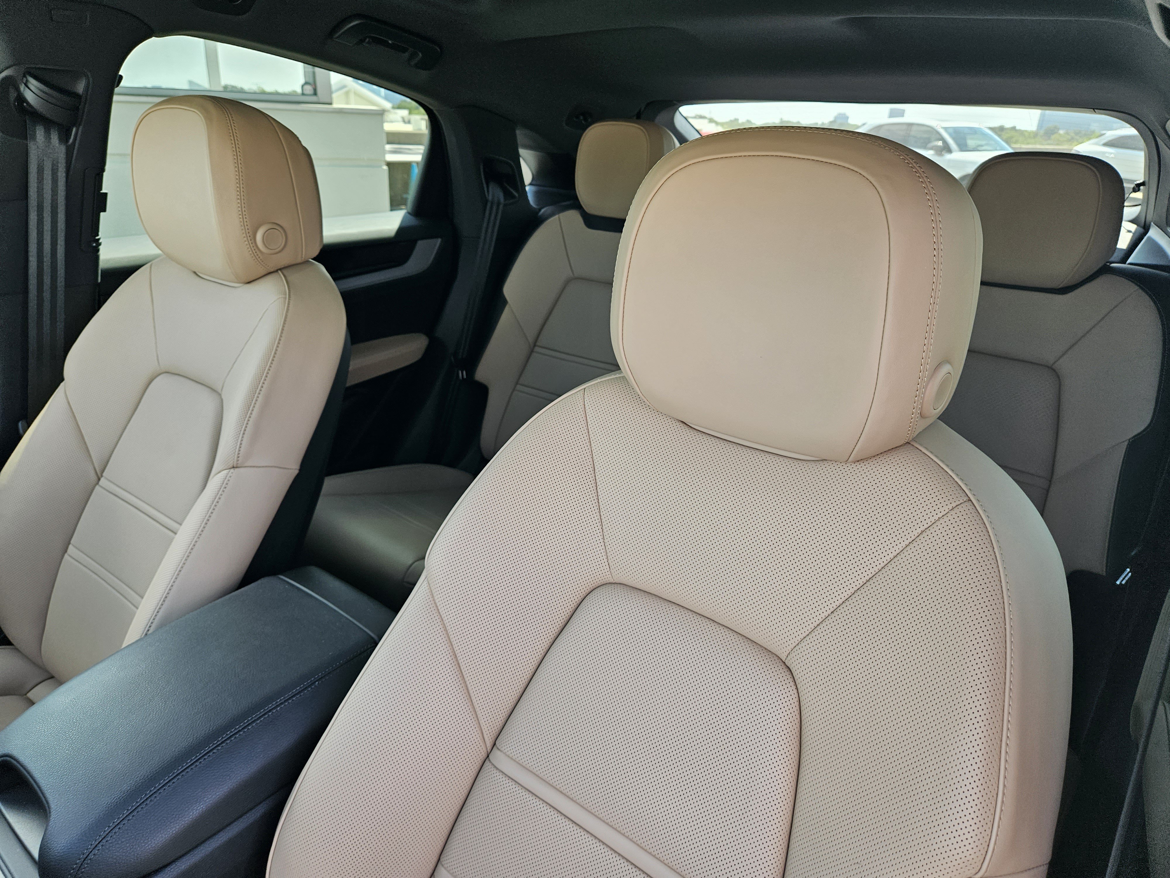 Certified 2026 Porsche Cayenne Coupe AWD/4WD image 6