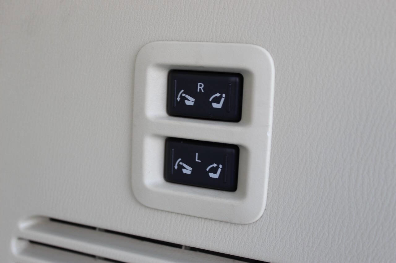 Used 2011 INFINITI QX56 4WD w/ Theater Pkg image 27