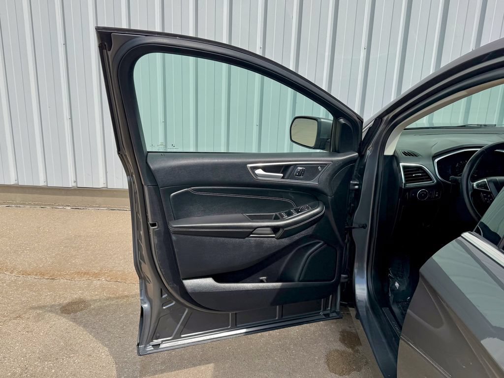 Certified 2021 Ford Edge Titanium AWD/4WD image 14