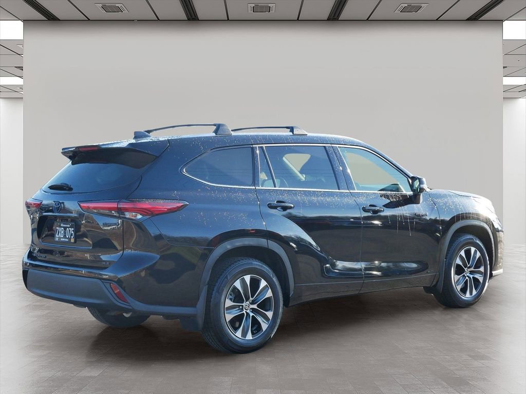 Used 2021 Toyota Highlander XLE image 6