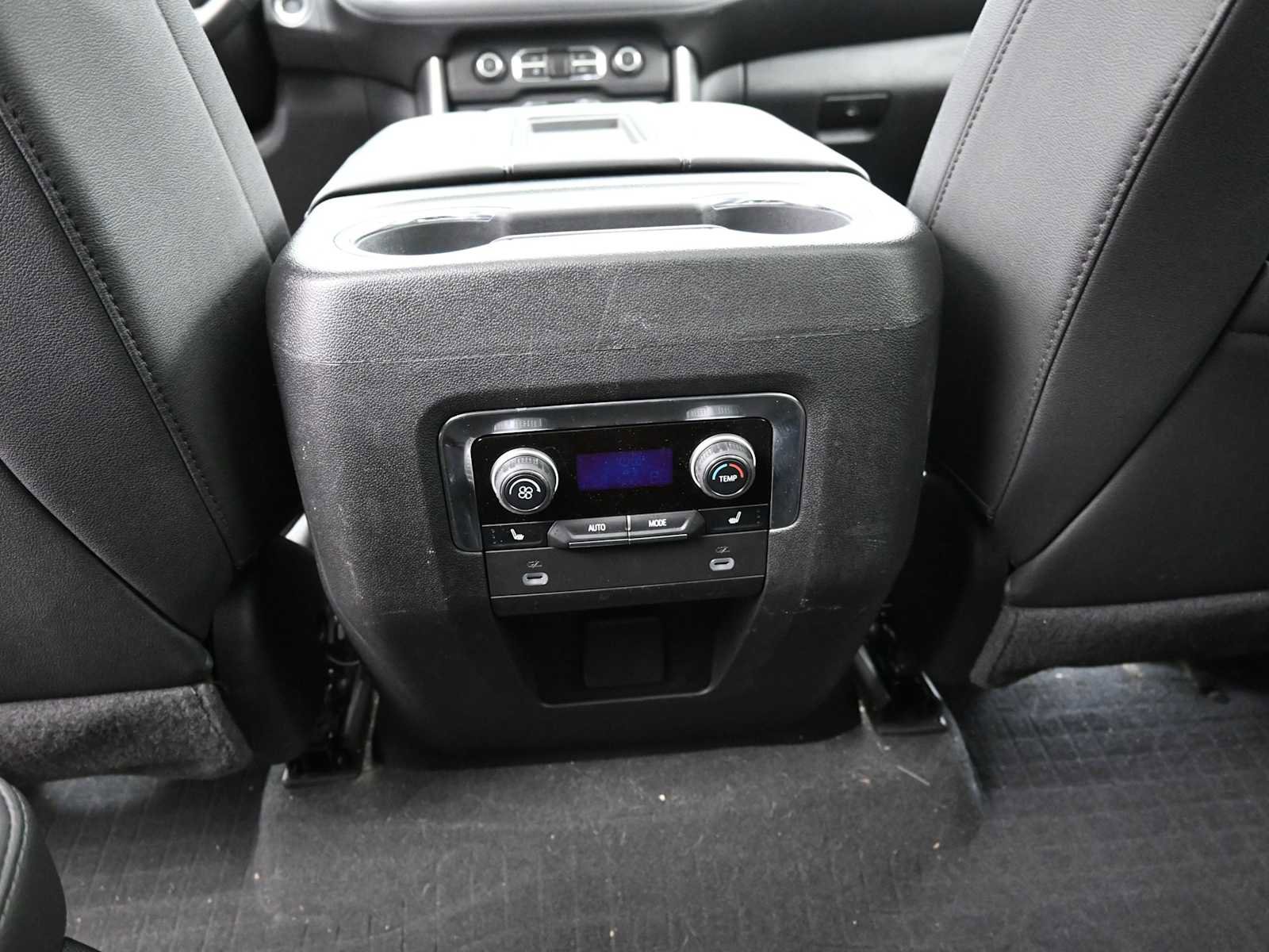 Used 2024 Chevrolet Suburban Z71 w/ Luxury Package image 25