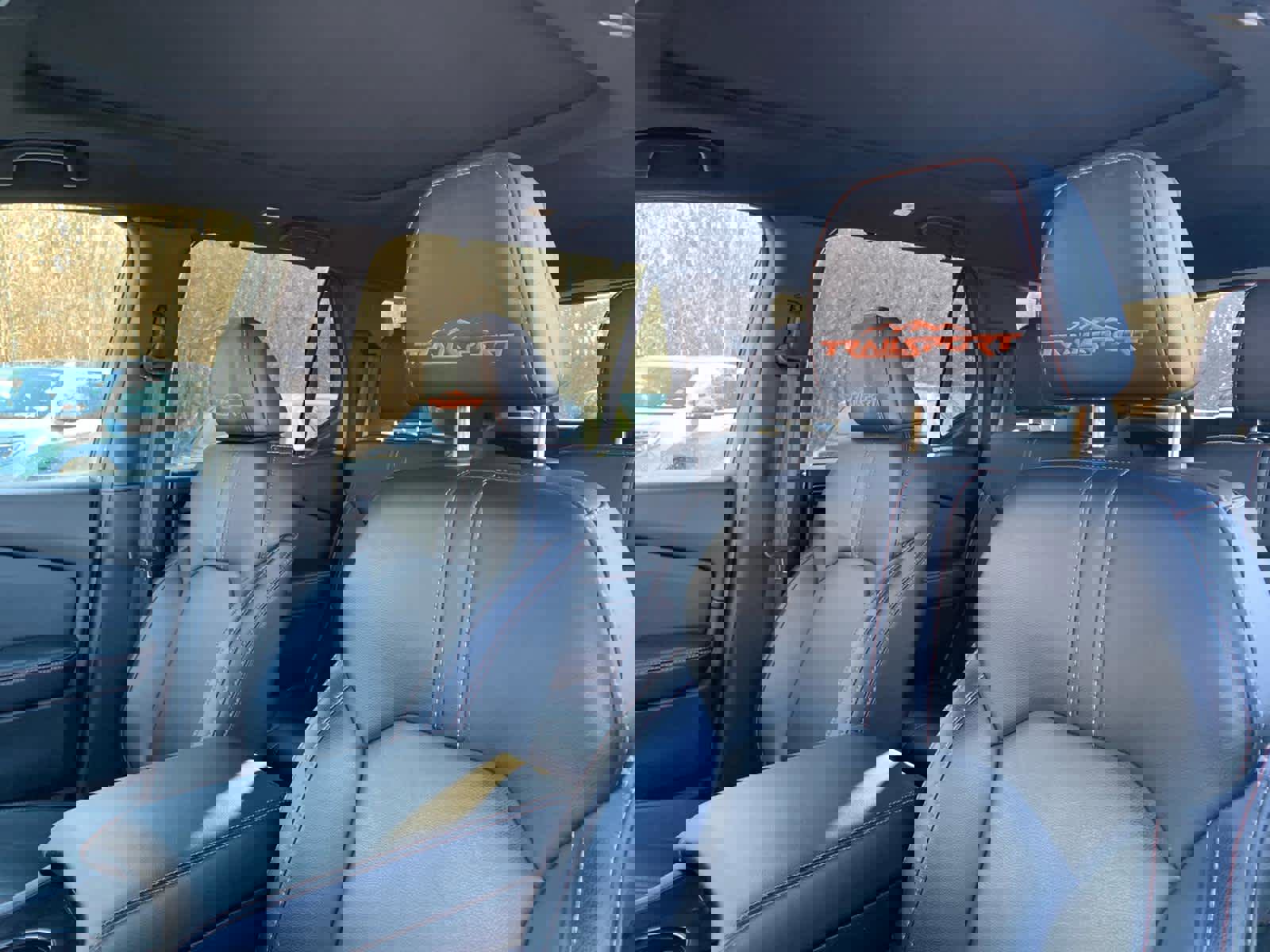 Used 2025 Honda Pilot TrailSport image 14