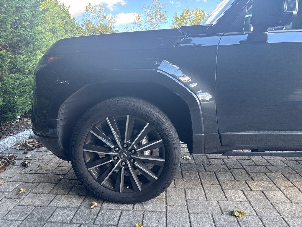 Used 2024 Lexus GX 550 w/ Accessory Package (31) AWD/4WD image 9