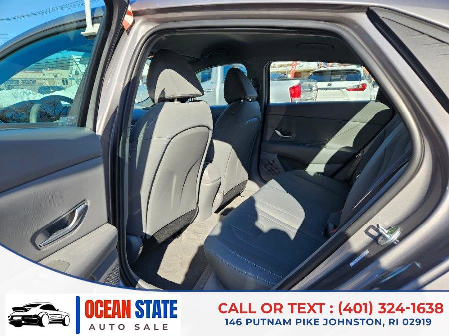 Used 2023 Hyundai Elantra SEL w/ Convenience Package image 11