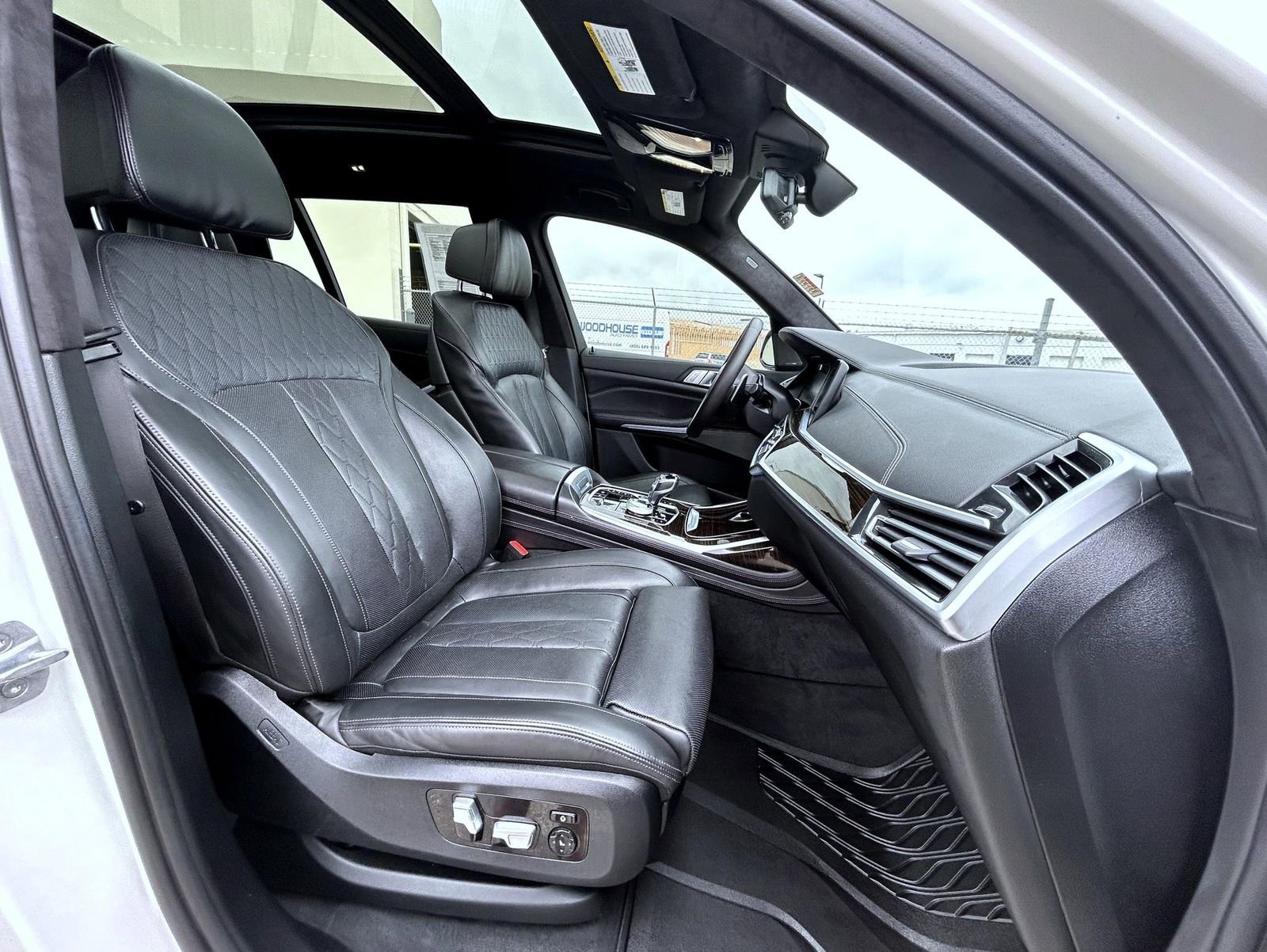 Used 2020 BMW X7 M50i w/ Dynamic Handling Package AWD/4WD image 15