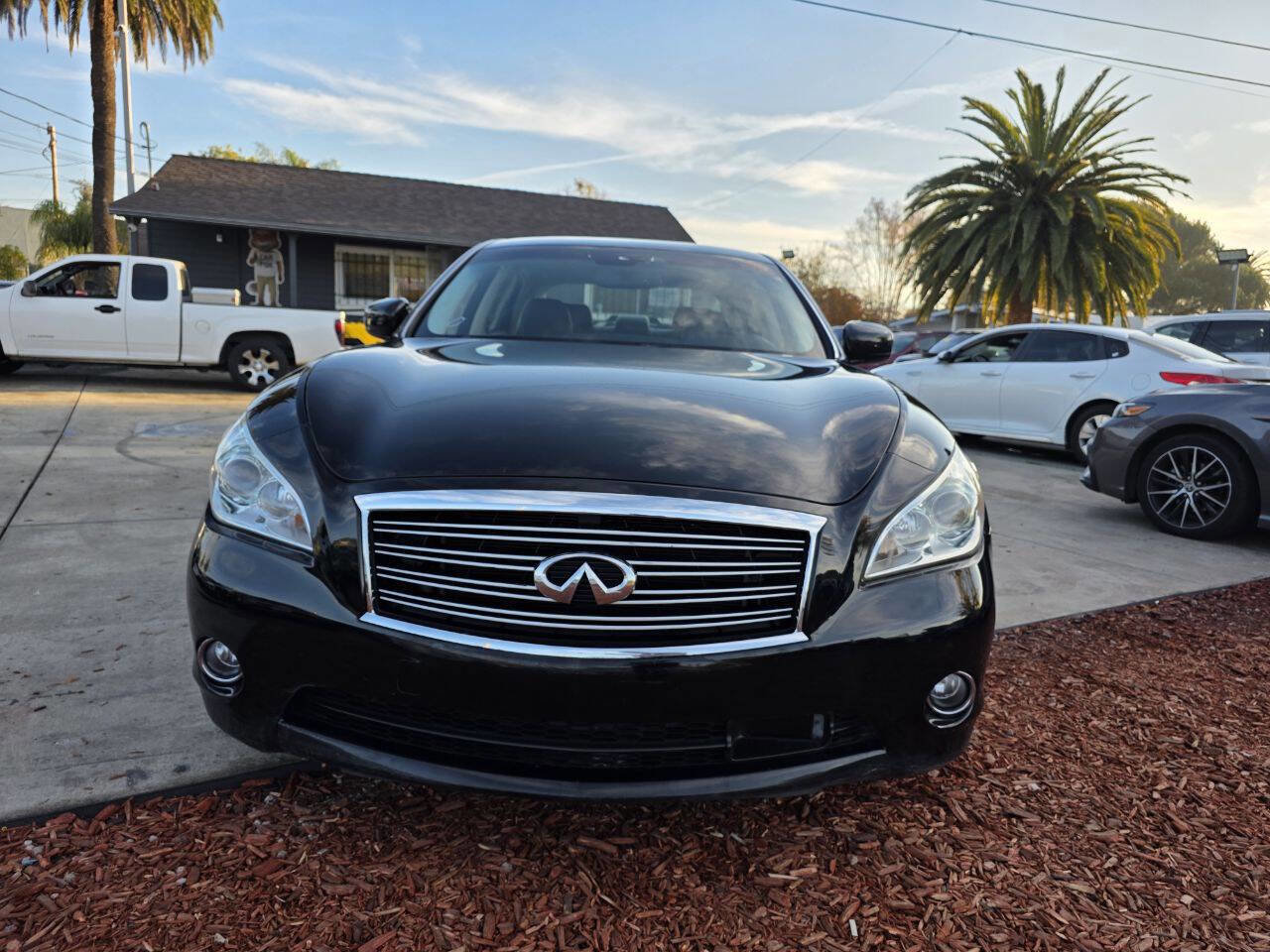 Used 2011 INFINITI M37 w/ Premium Pkg image 2