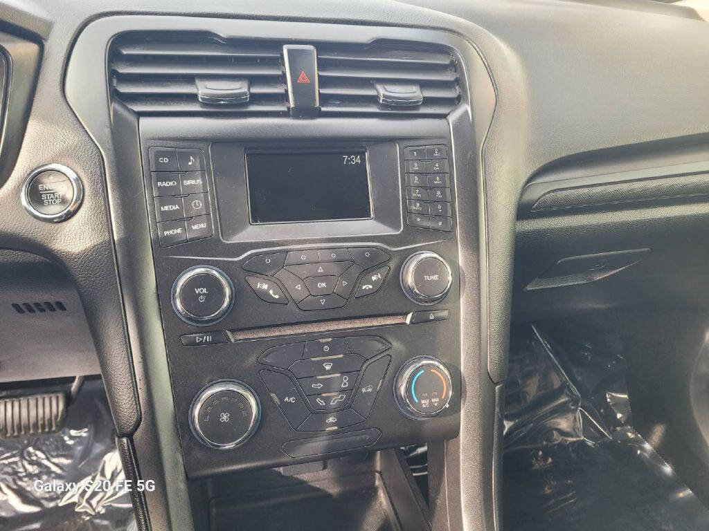 Used 2018 Ford Fusion SE image 13