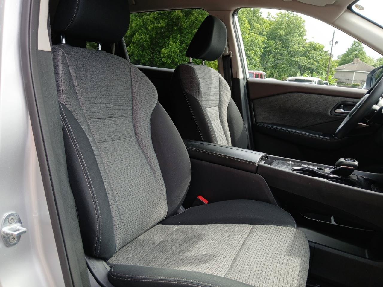 Used 2022 Nissan Rogue SV FWD image 17