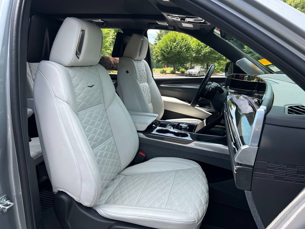 Used 2025 Cadillac Escalade V AWD/4WD image 60