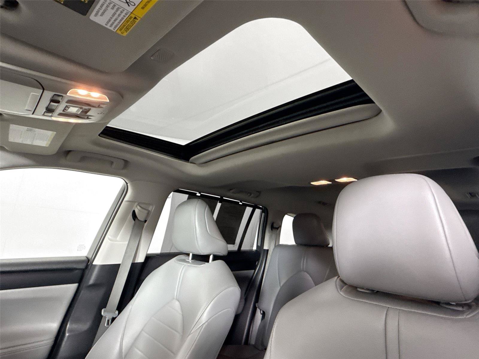 Used 2022 Toyota Highlander XLE FWD image 6