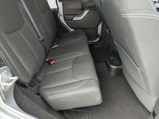 Used 2015 Jeep Wrangler Unlimited Sahara w/ Connectivity Group image 18