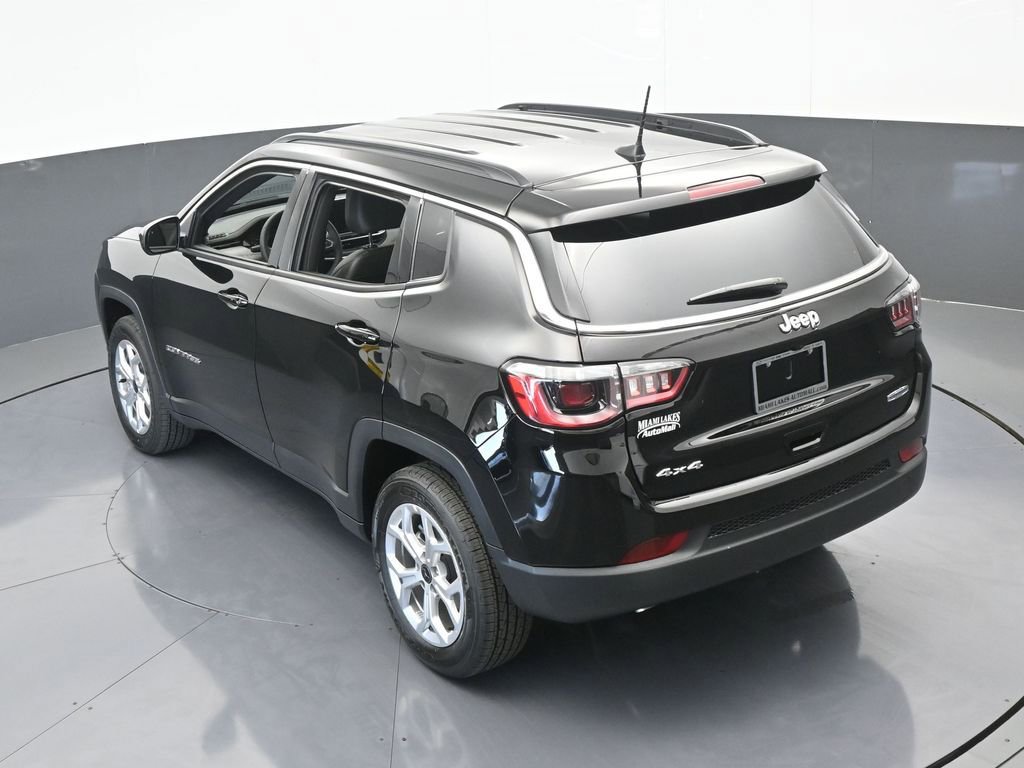 Used 2025 Jeep Compass Latitude image 46