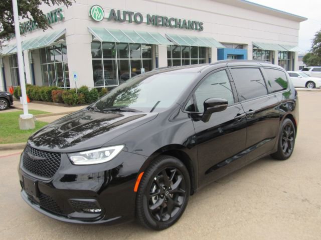 Used 2026 Chrysler Pacifica Limited w/ S Appearance Package image 1