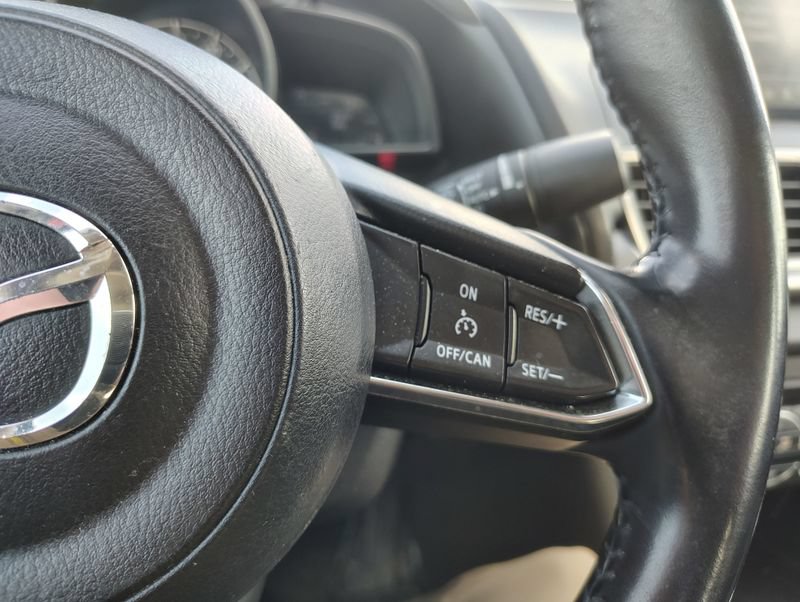 Used 2018 MAZDA MAZDA3 Touring FWD image 12
